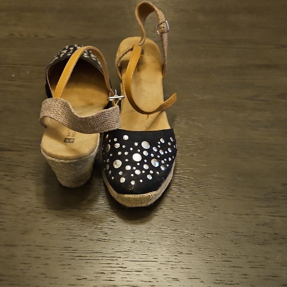 White Mountain Black and Tan Espadrille Sandals